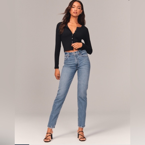 The Abercrombie High Rise Mom jean - Picture 11 of 11